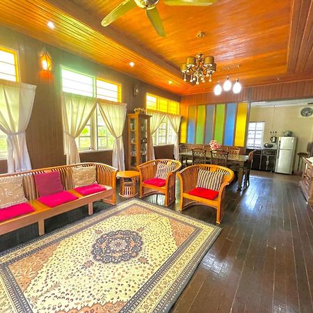 Tamteh Homestay Ayer Hitam Exteriör bild