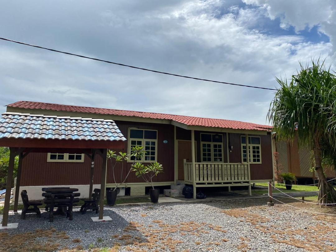 Tamteh Homestay Ayer Hitam Exteriör bild