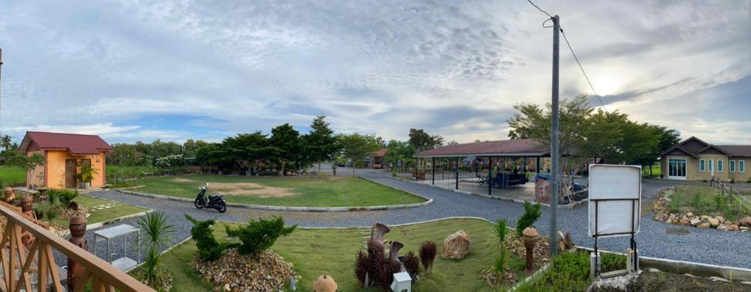 Tamteh Homestay Ayer Hitam Exteriör bild