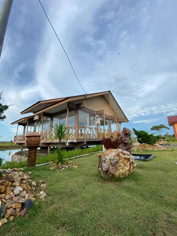 Tamteh Homestay Ayer Hitam Exteriör bild