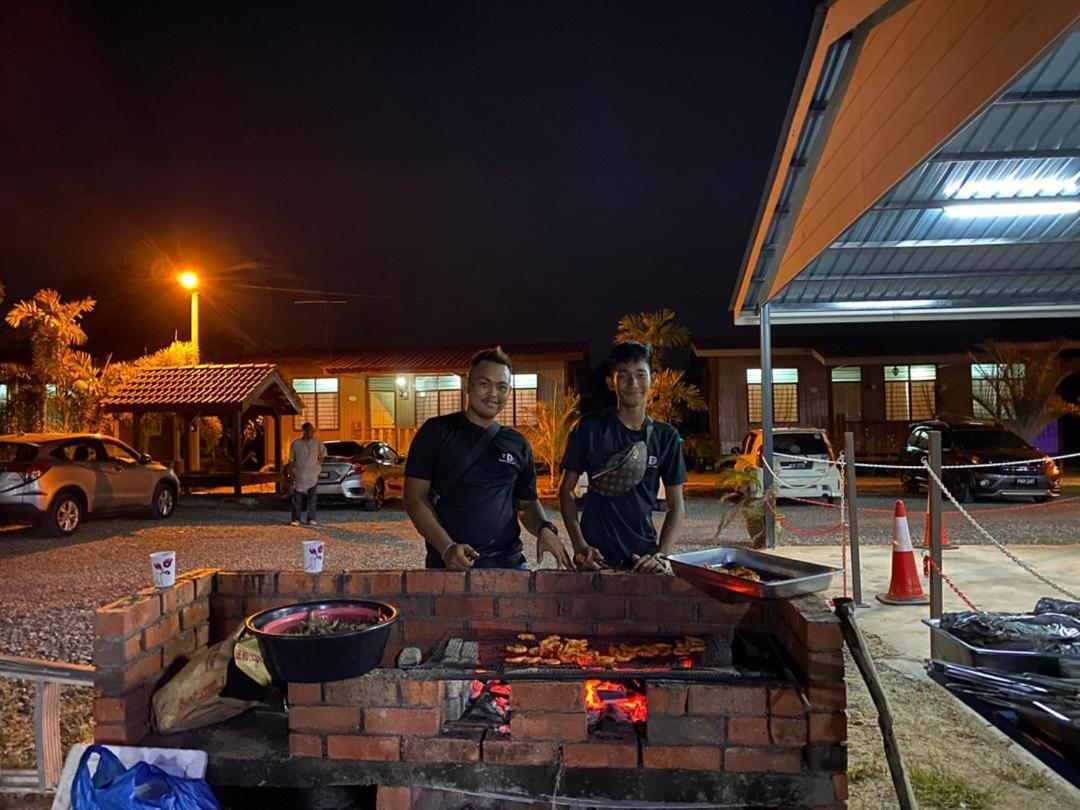 Tamteh Homestay Ayer Hitam Exteriör bild