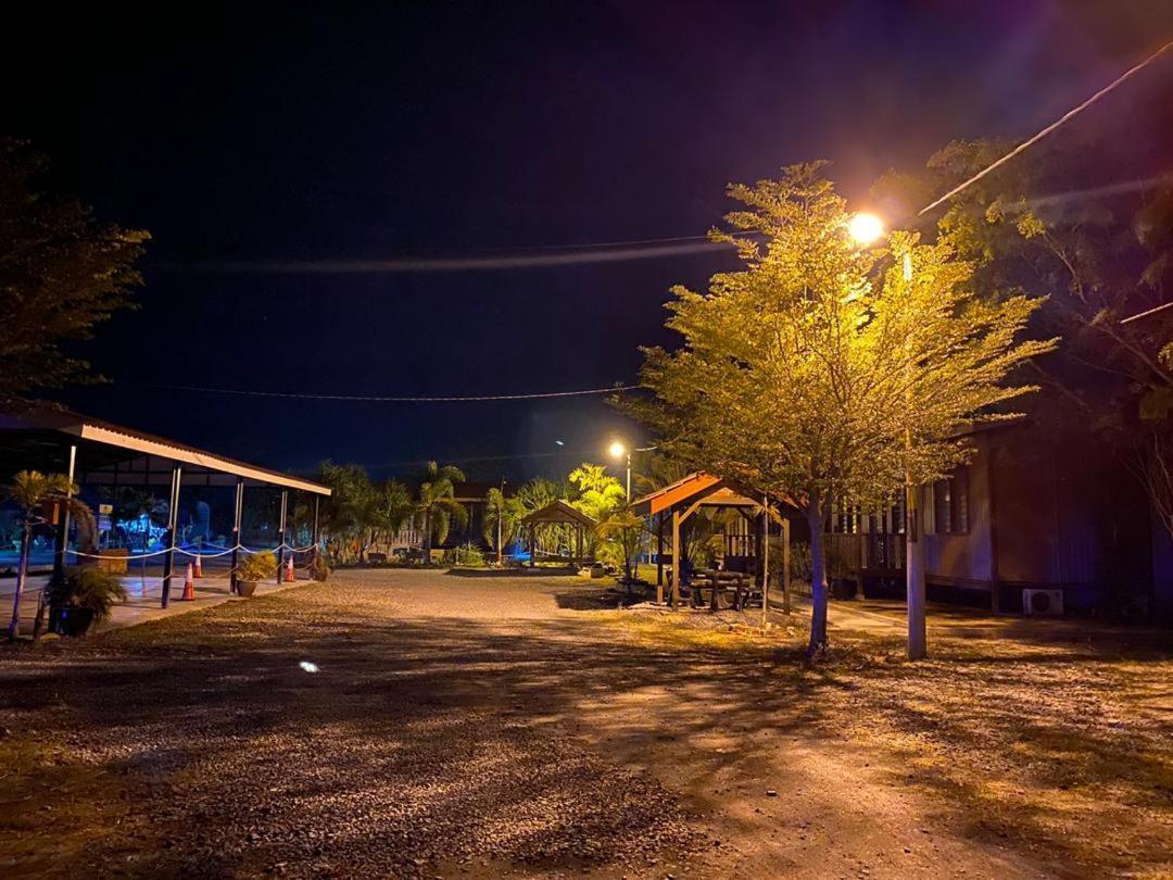 Tamteh Homestay Ayer Hitam Exteriör bild