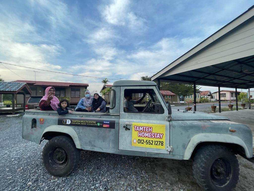Tamteh Homestay Ayer Hitam Exteriör bild