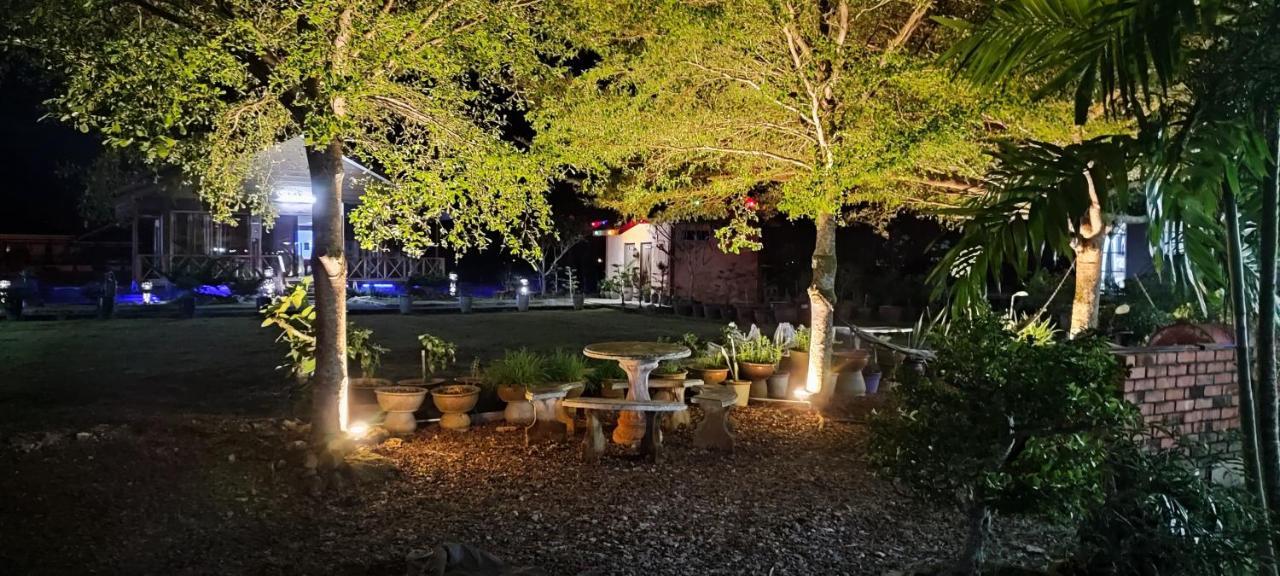Tamteh Homestay Ayer Hitam Exteriör bild