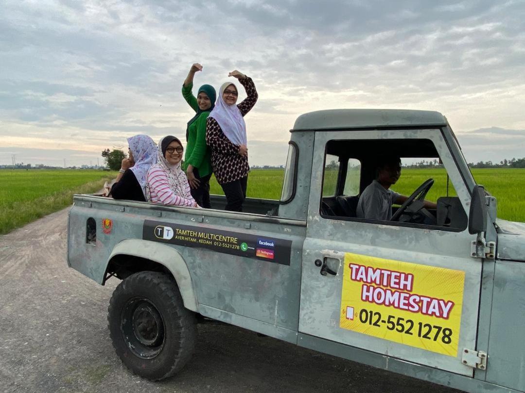 Tamteh Homestay Ayer Hitam Exteriör bild