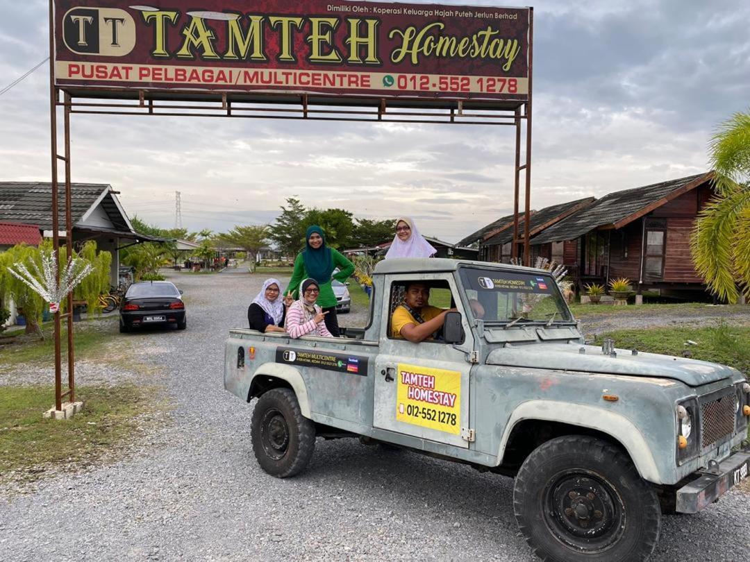 Tamteh Homestay Ayer Hitam Exteriör bild