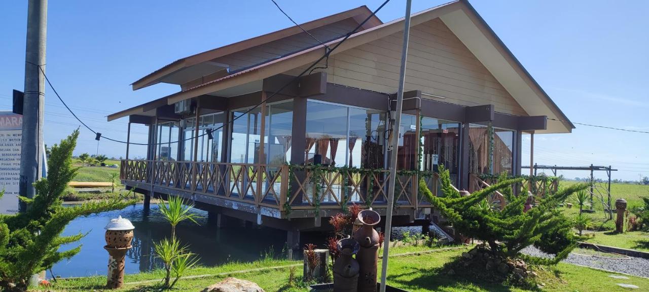 Tamteh Homestay Ayer Hitam Exteriör bild